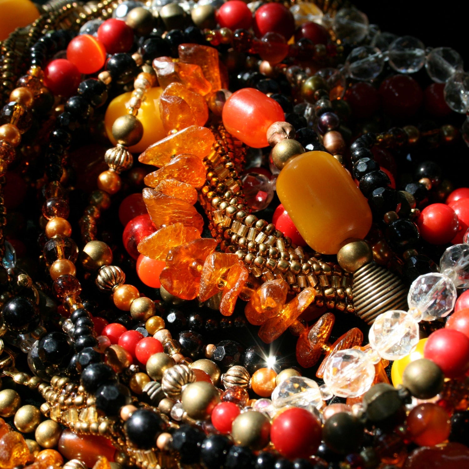  Edelsteine, Strass&Muschelperlen Perlenzauber & Schmuckkomponenten: Edelstein-Perlen, Holz- und Strassakzente, Muschel- & Saatperlen. Hochwertige Materialien für kreativen Schmuck!