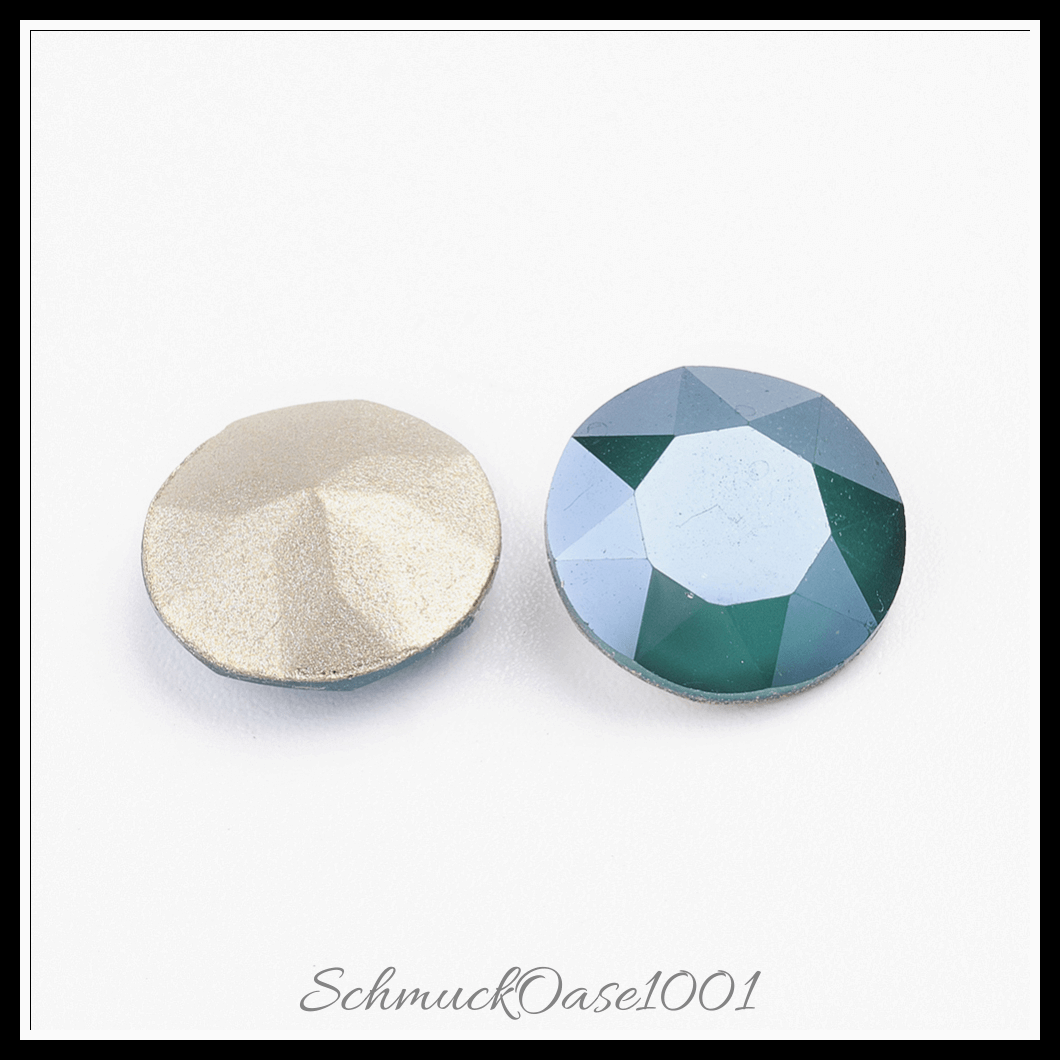 Glas strass cabochons – klasse a – facettiert – flachrund – imitatorischer jade stil – capri blue – 10mm – 24 stück, aus capri blue in der farbe glas strass, klasse a, imitatorischer jade stil, facettiert, flachrund und größe 10x5 mm, 24 stk.