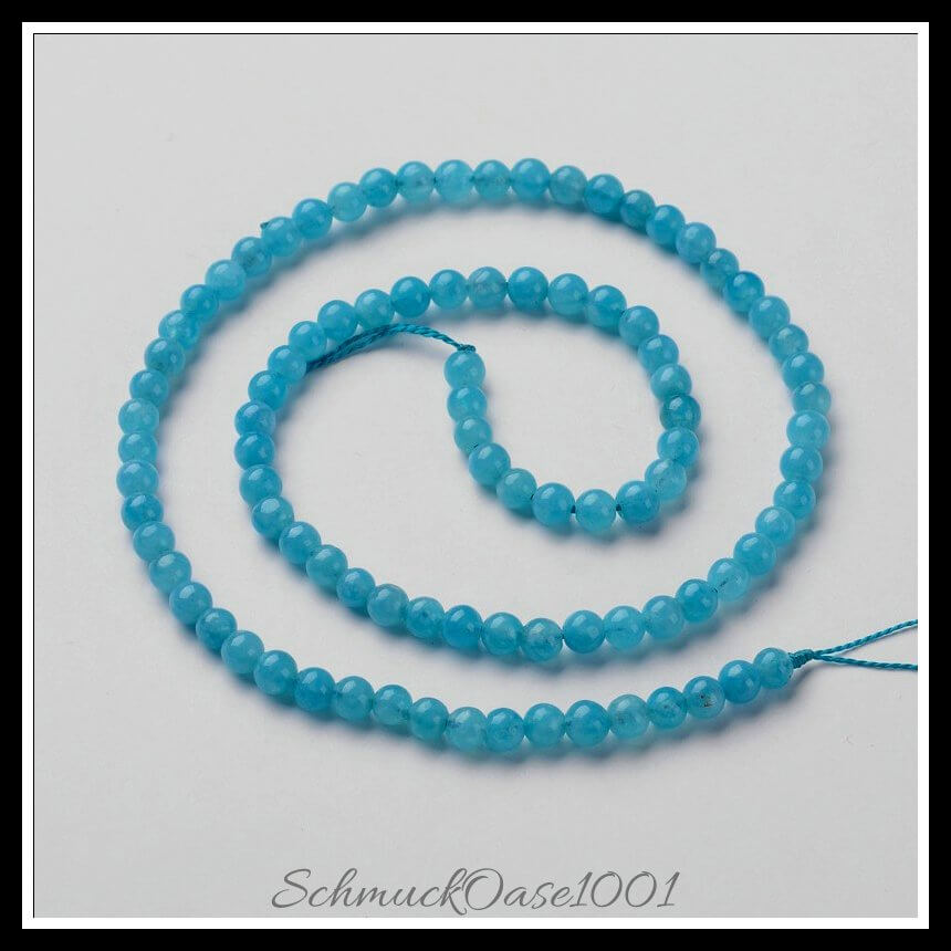 Natursteinperlenstränge – nachahmung aquamarin / ø4 mm / 3 stränge, aus naturstein / rund, gefärbt, aquamarin-imitation in der farbe blau und größe ø4 mm, loch: 1 mm, ca. 95 stück / 14.9" / 3 stränge, ausdrucksstark und ideal für auffällige designs
