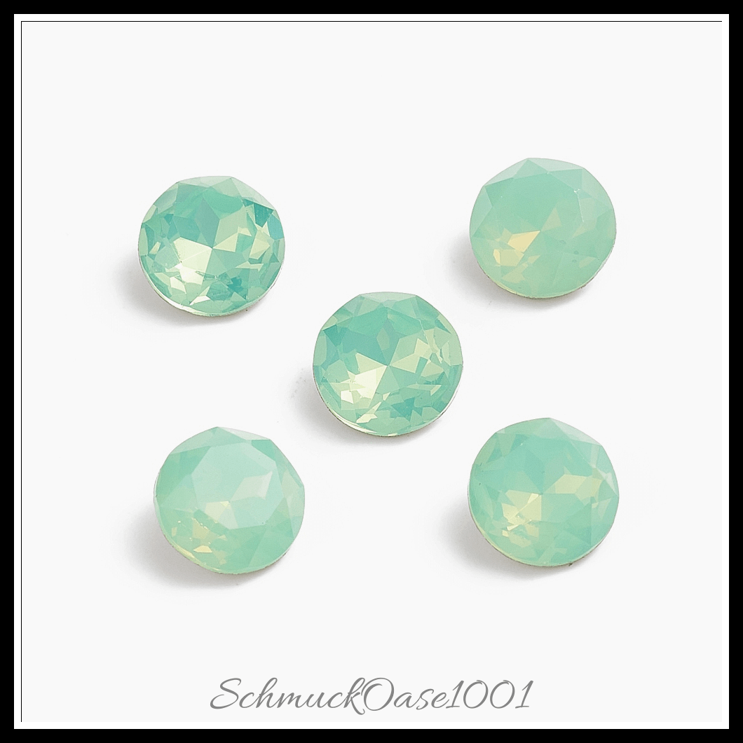 K9 glasrhinestone cabochons – klasse a – facettiert – flachrund – farbig – 10mm – 24 stück, aus farbig in der farbe k9 glasrhinestone, klasse a, facettiert, flachrund und größe 10x5 mm, 24 stk.