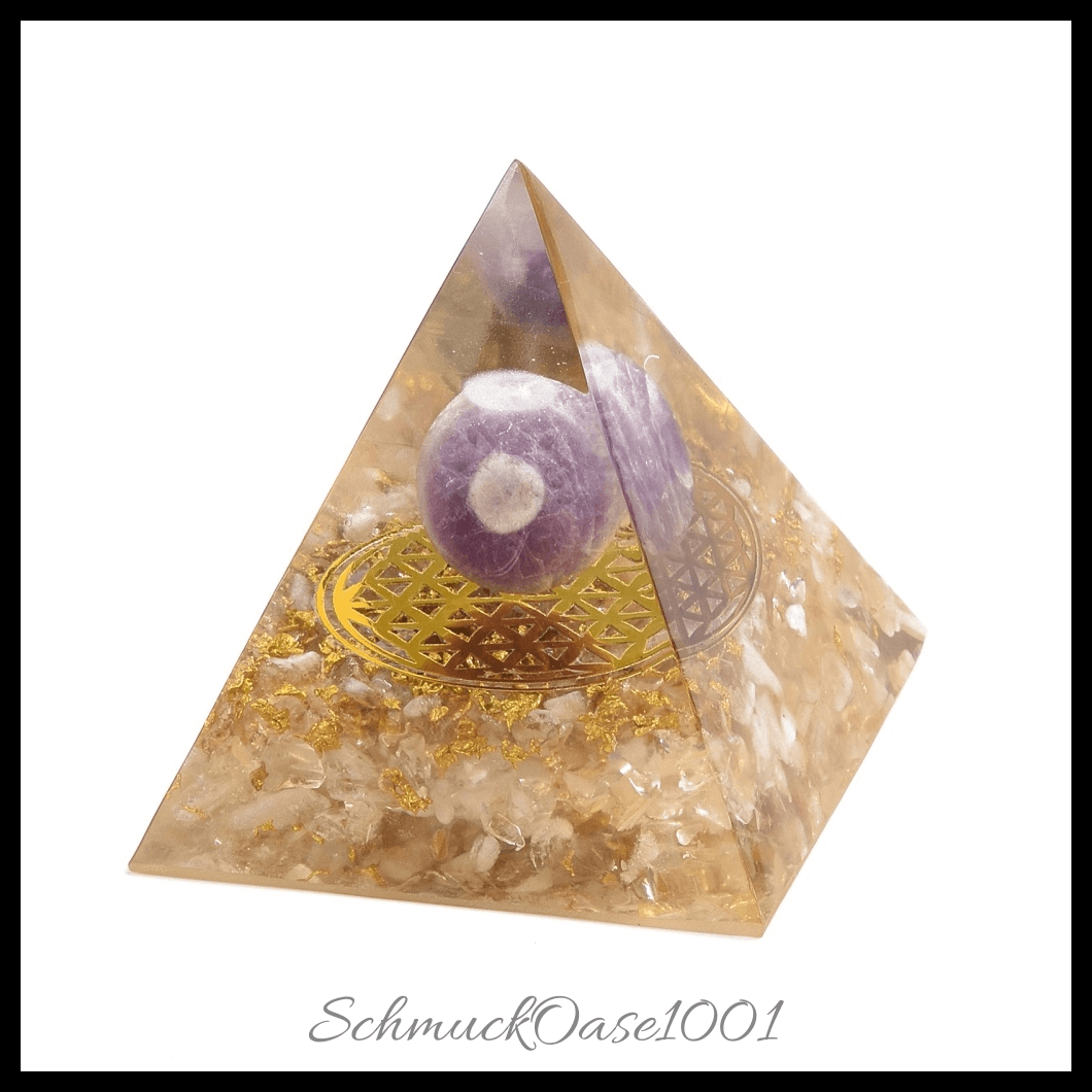 Orgonit pyramide mit natürlichen edelsteinen und metall – verschiedene varianten verfügbar (1 stk.), aus harz / mit edelstein- und metallzubehör in der farbe auswahl und größe 49x49x48.5 mm
