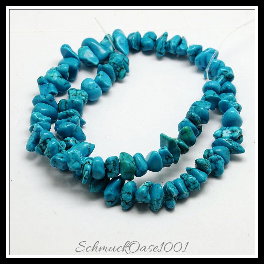 Natursteinperlenstränge – howlith chips / 8–14x7–9x4–7 mm / 1 strang, aus howlith / chips, gefärbt, erhitzt in der farbe weiß und größe 15.5", loch: 1 mm / 1 strang, ausdrucksstark und ideal für auffällige designs