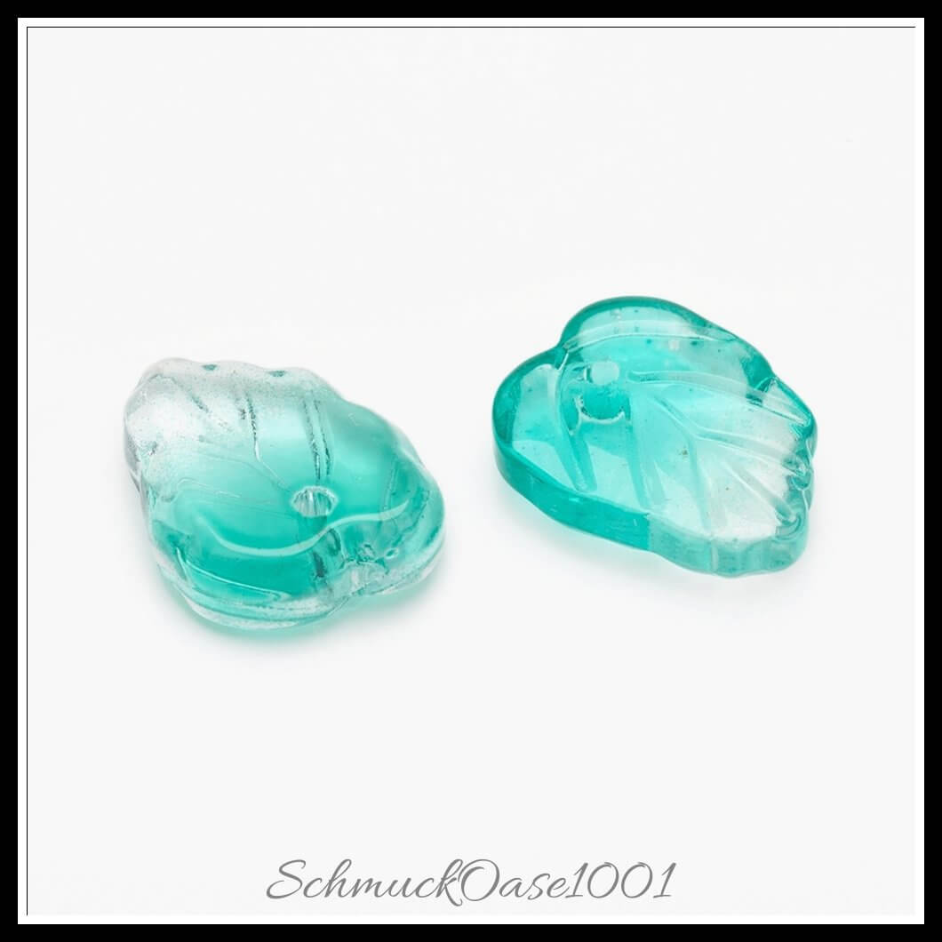 Zweifarbige glas charms – blatt / 13.5x10.5x3.5 mm / 1 stück, aus glas / zweifarbig, transparent, blatt in der farbe mischfarbe und größe 13.5x10.5x3.5 mm, loch: 1.2 mm / 1 st.