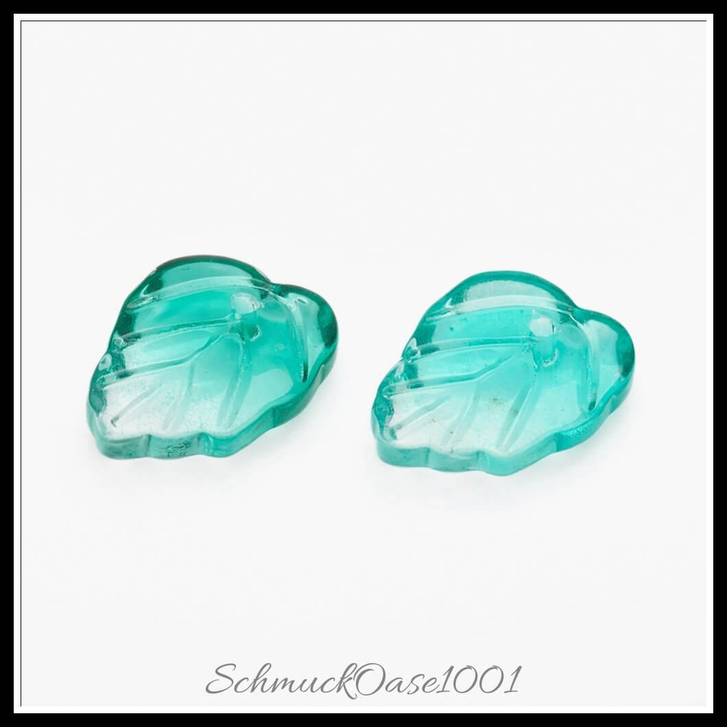 Zweifarbige glas charms – blatt / 13.5x10.5x3.5 mm / 1 stück, aus glas / zweifarbig, transparent, blatt in der farbe mischfarbe und größe 13.5x10.5x3.5 mm, loch: 1.2 mm / 1 st.