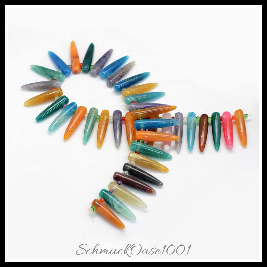 Natursteinperlenstränge – achat tropfen / 33–38x7–8 mm / 1 strang, aus achat / tropfen, gefärbt, oben gebohrt in der farbe mischfarbe und größe 33–38x7–8 mm, loch: 2 mm, ca. 18 stück / 15.7" / 1 strang, ausdrucksstark und ideal für auffällige designs