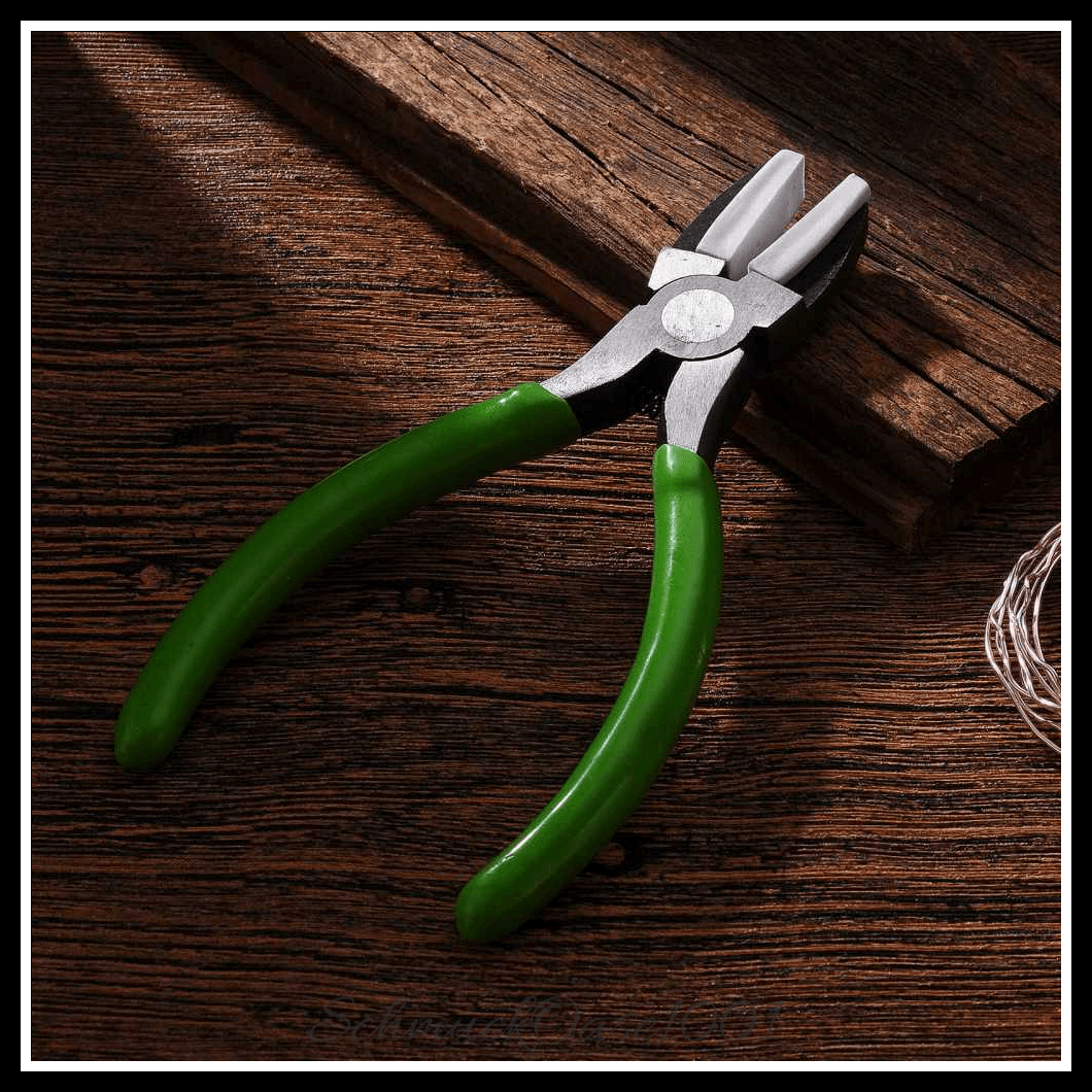 Schmuckzange aus 45# kohlenstoffstahl  mit nylonbacken – flachzange – poliert – hellgrün – 1 stück aus 13.2x8.6x1 cm, 1 stk. in den größen hellgrün