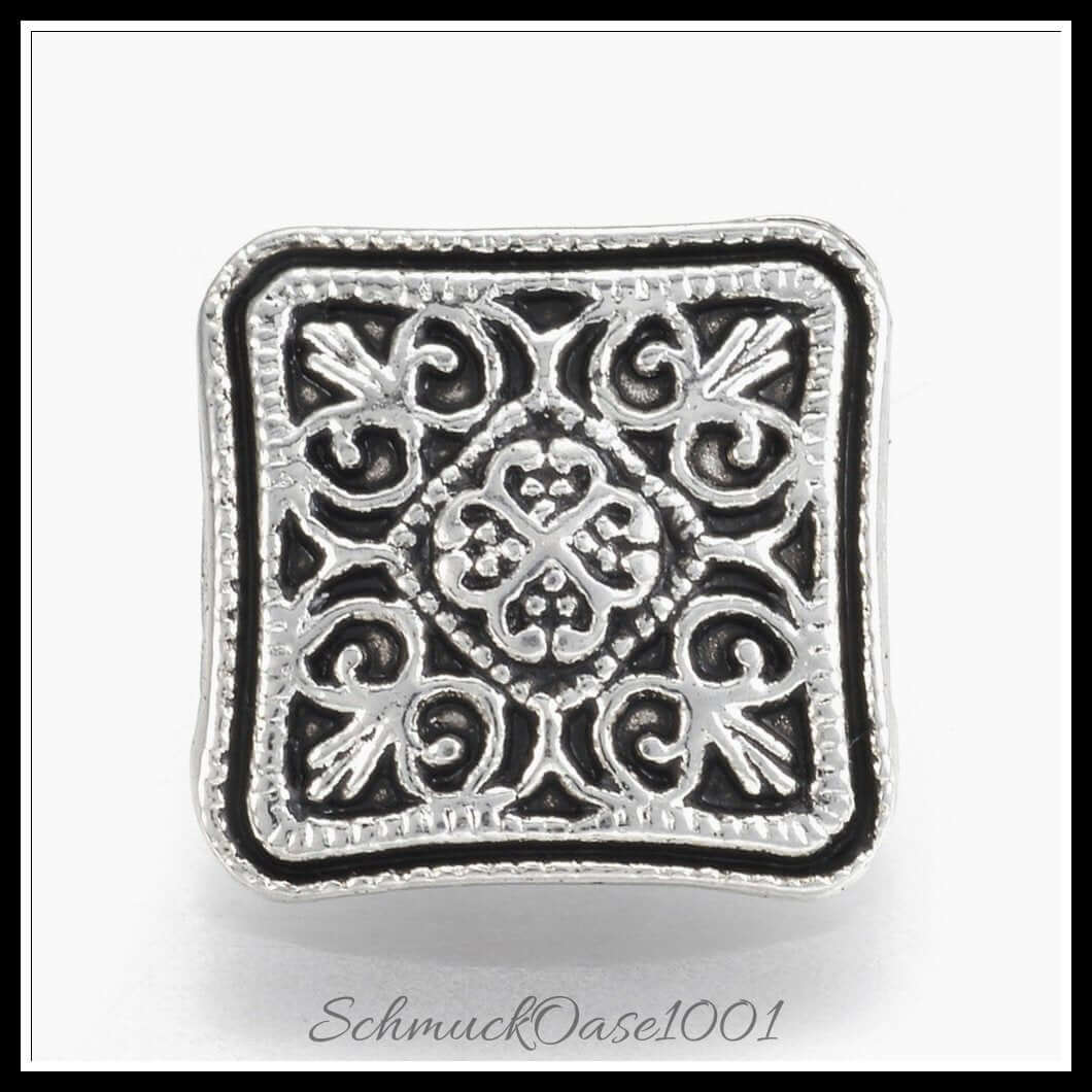 Tibetische legierung schaftknöpfe – mischformen / 8.5–17.5x13.5–18x6–7 mm / 5 stück, aus legierung / tibetisch, mischform, 1-loch in der farbe antik silber farbe und größe 8.5–17.5x13.5–18x6–7 mm, loch: 2–2.5 mm / 5 st.