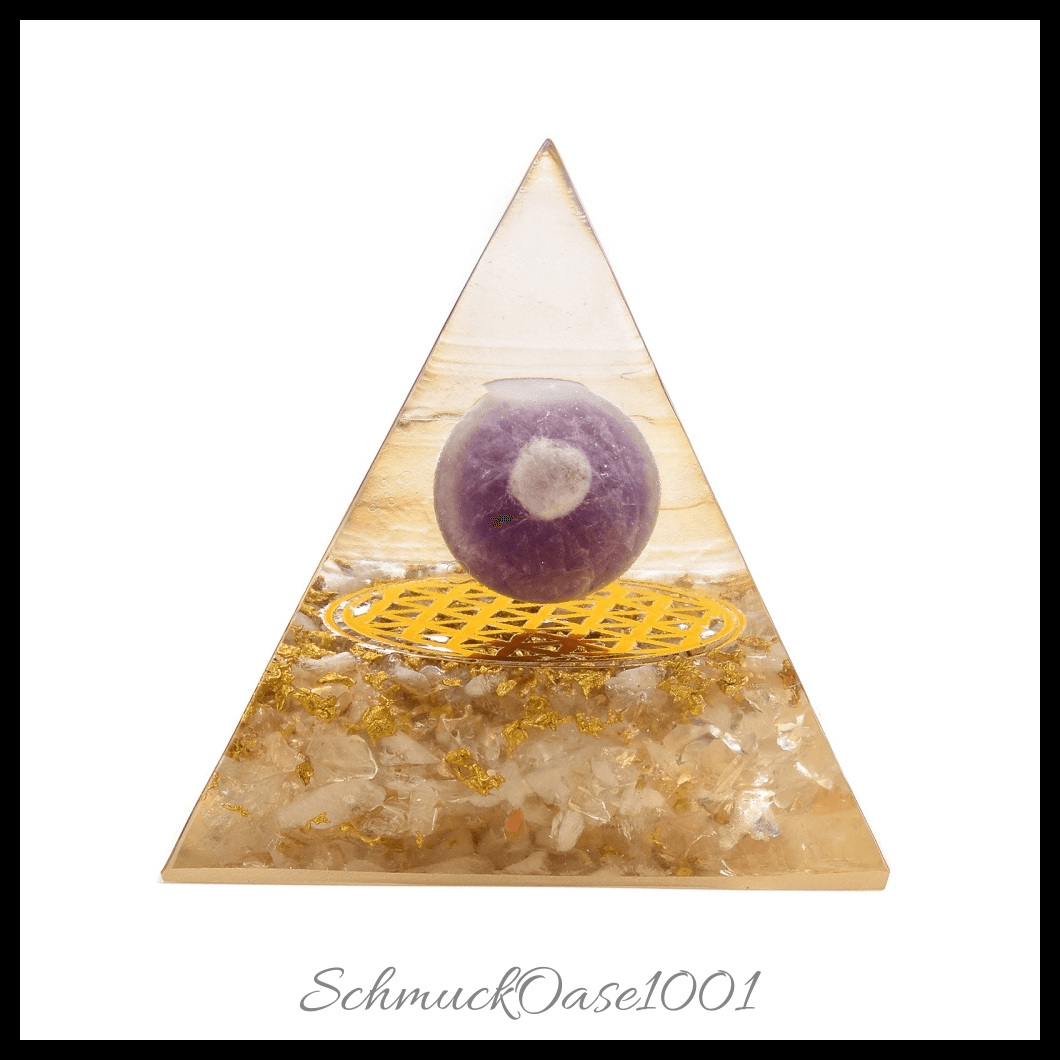 Orgonit pyramide mit natürlichen edelsteinen und metall – verschiedene varianten verfügbar (1 stk.), aus harz / mit edelstein- und metallzubehör in der farbe auswahl und größe 49x49x48.5 mm