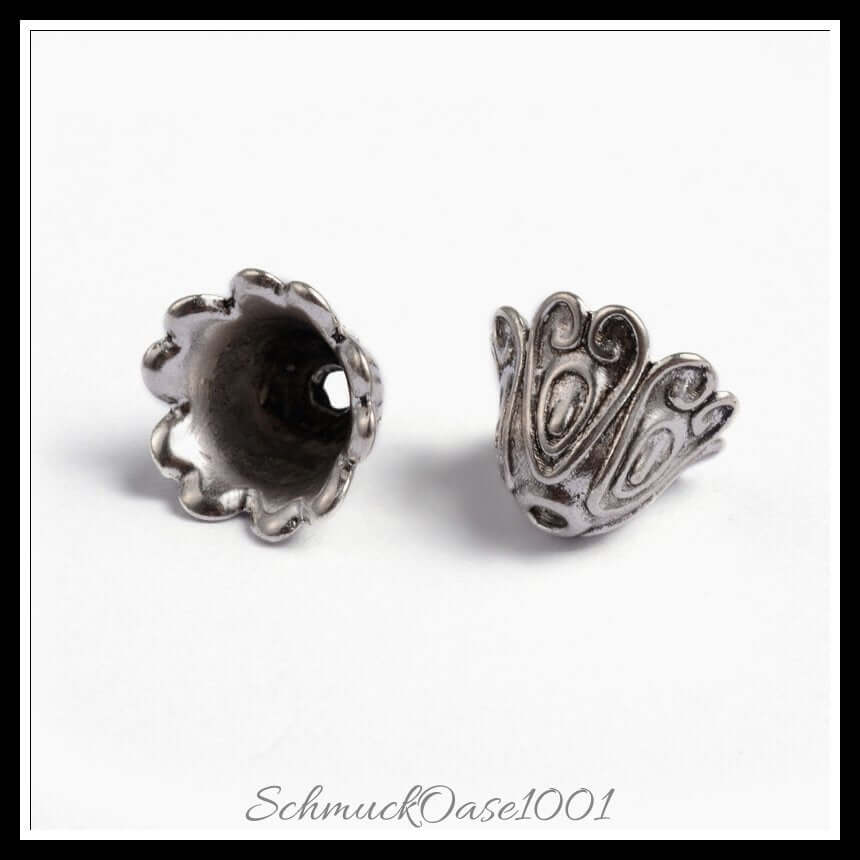 Tibetische perlenkappen – blume / 15x11 mm / 15 stück, aus legierung / blume, tibetisch, bleifrei, cadmiumfrei in der farbe antik silber und größe 15x11 mm, loch: 2 mm / 15 st.