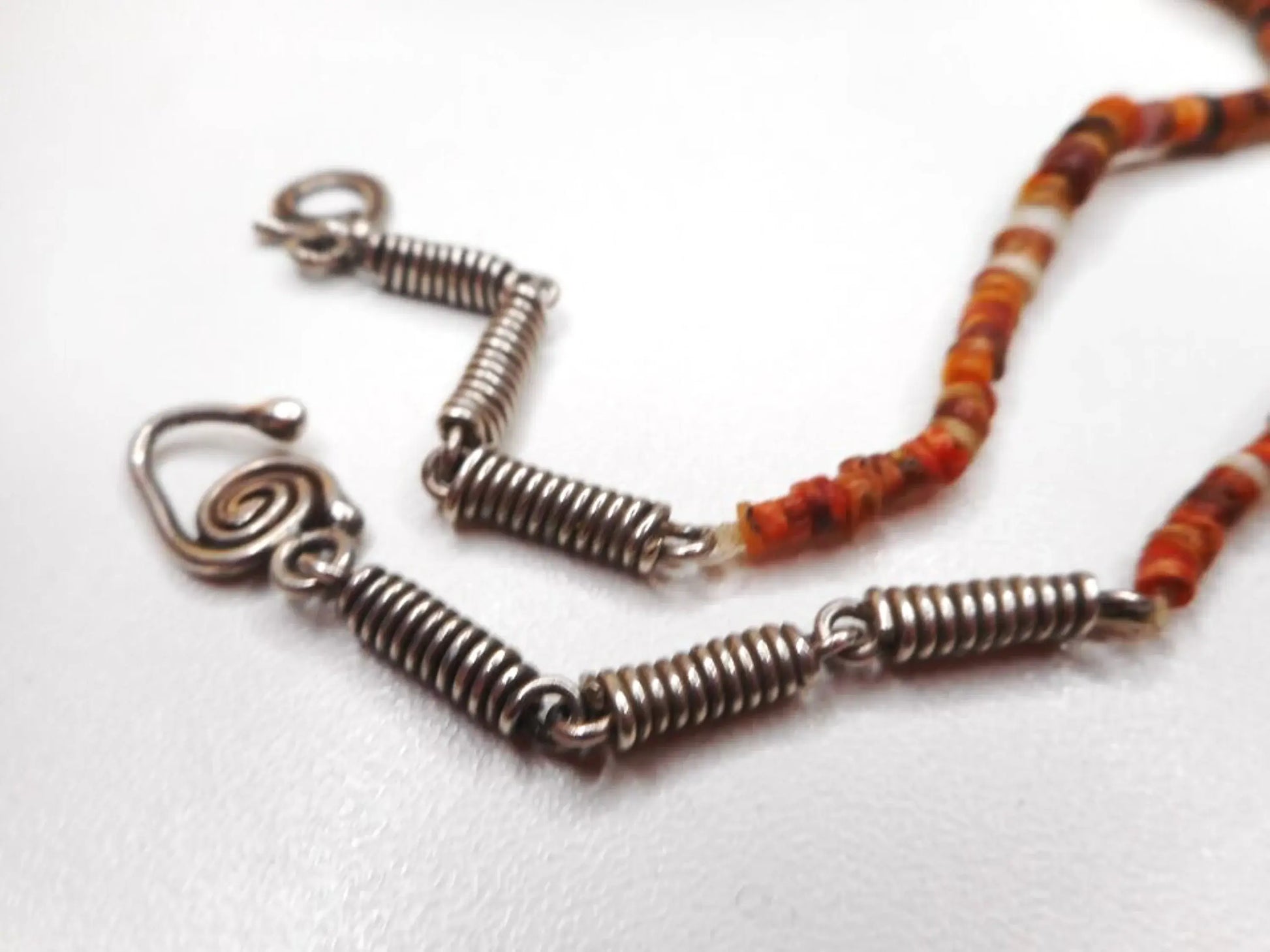 Antike berber-halskette – ethnischer schmuck aus marokko mit koralle & silber, zusätzliches detailbild