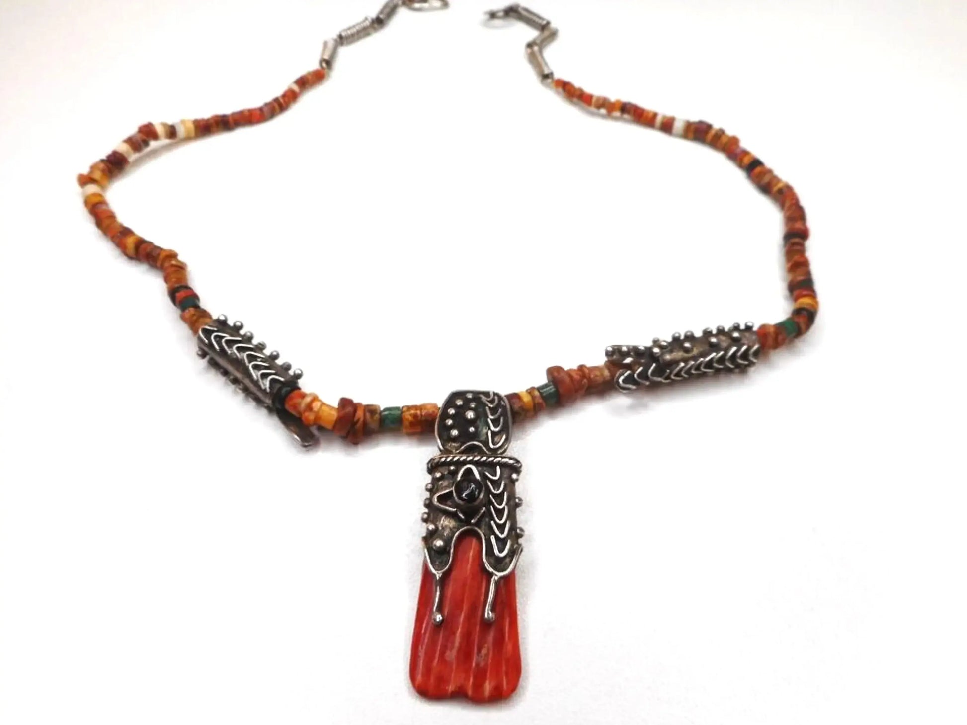 Antike berber-halskette – ethnischer schmuck aus marokko mit koralle & silber, zusätzliches detailbild