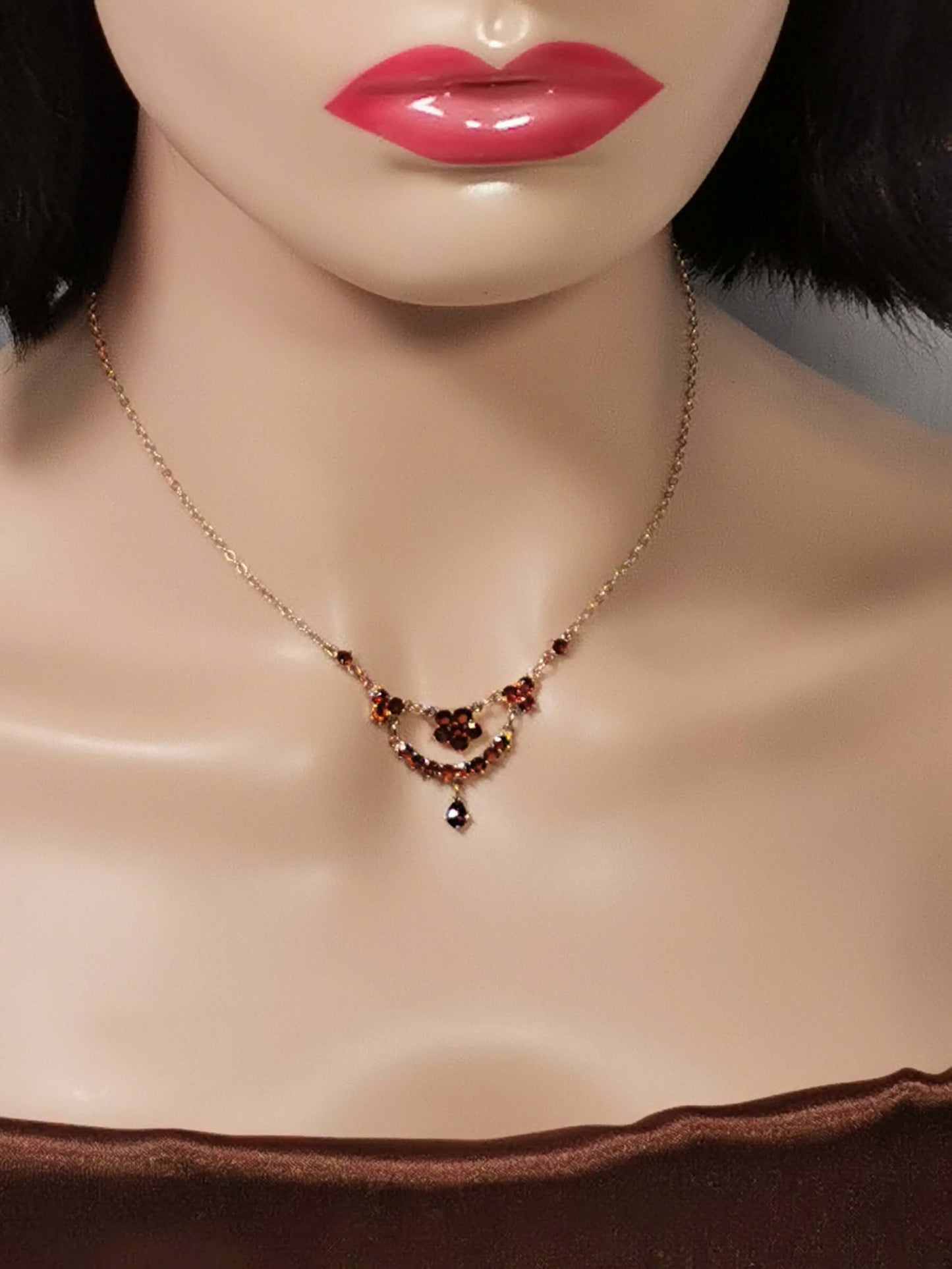 Zartes vintage granatcollier in 333er gelbgold, 40 cm länge, zusätzliches detailbild
