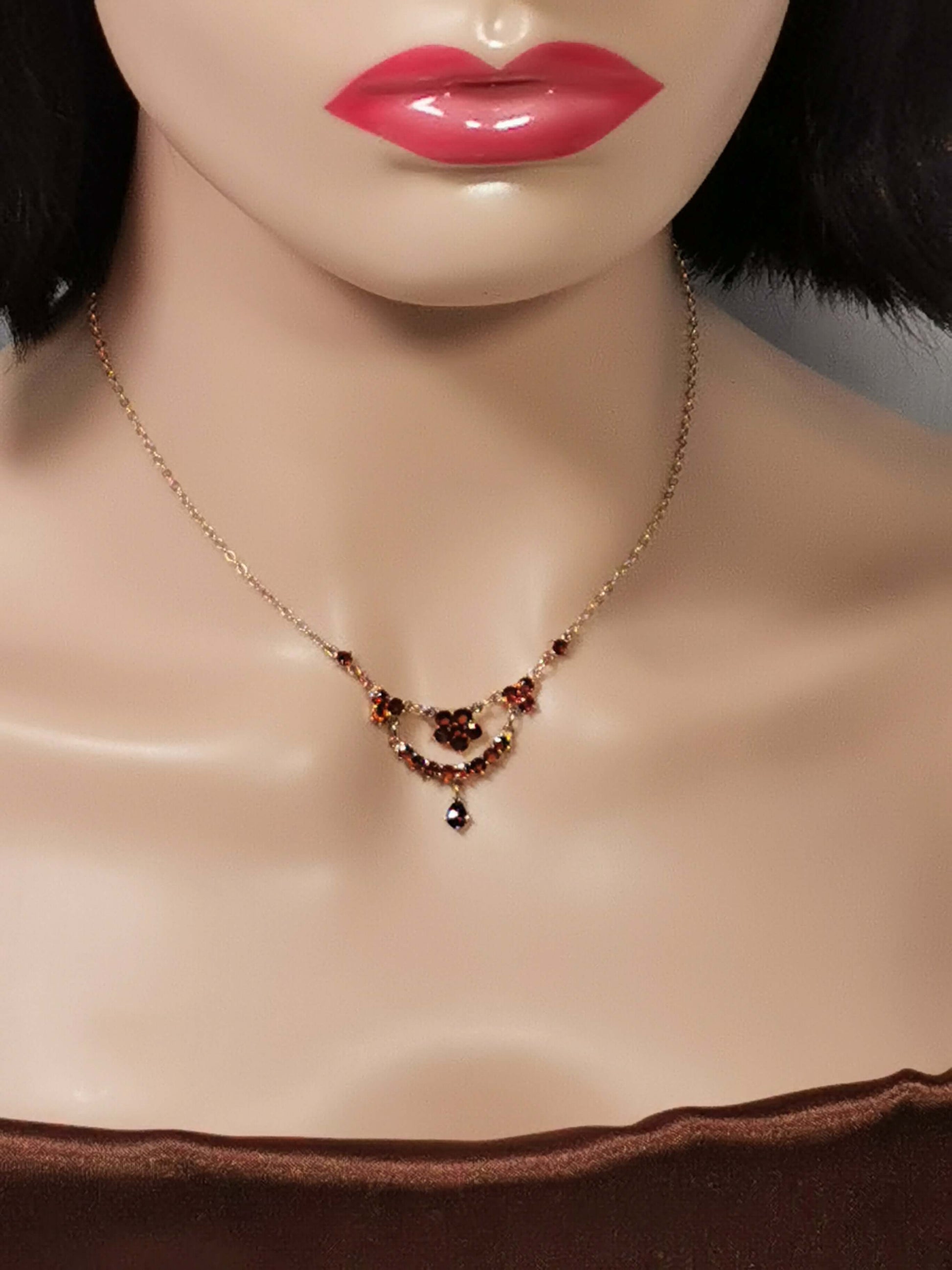 Zartes vintage granatcollier in 333er gelbgold, 40 cm länge, zusätzliches detailbild