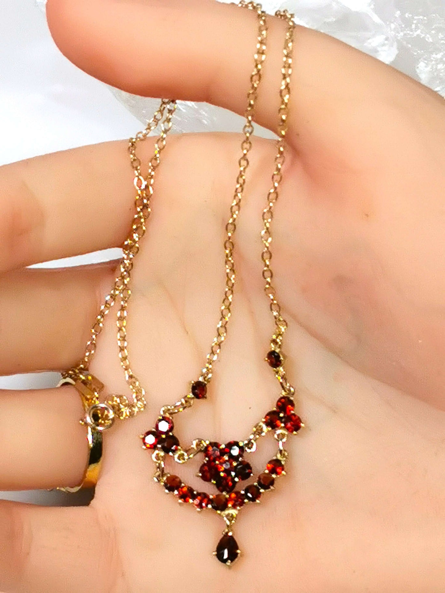 Zartes vintage granatcollier in 333er gelbgold, 40 cm länge, zusätzliches detailbild
