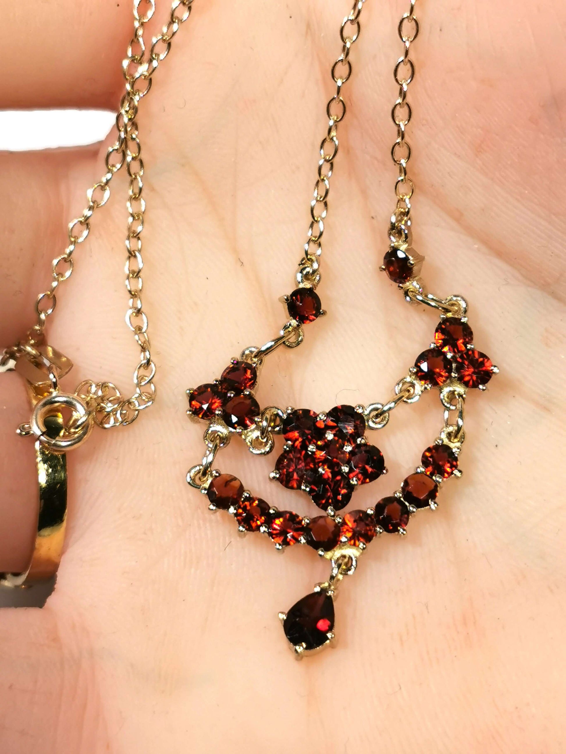 Zartes vintage granatcollier in 333er gelbgold, 40 cm länge, zusätzliches detailbild