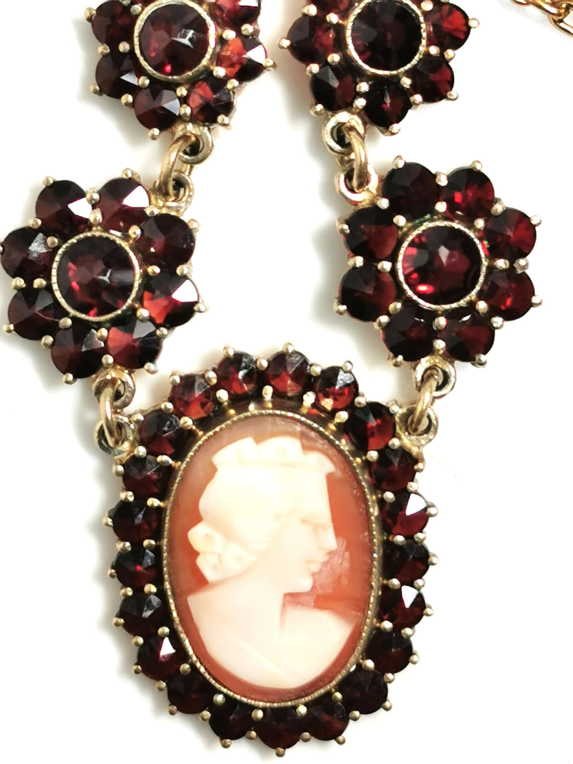 Elegantes vergoldetes silbercollier mit kamee & böhmischen granaten, ca. 1900, zusätzliches detailbild