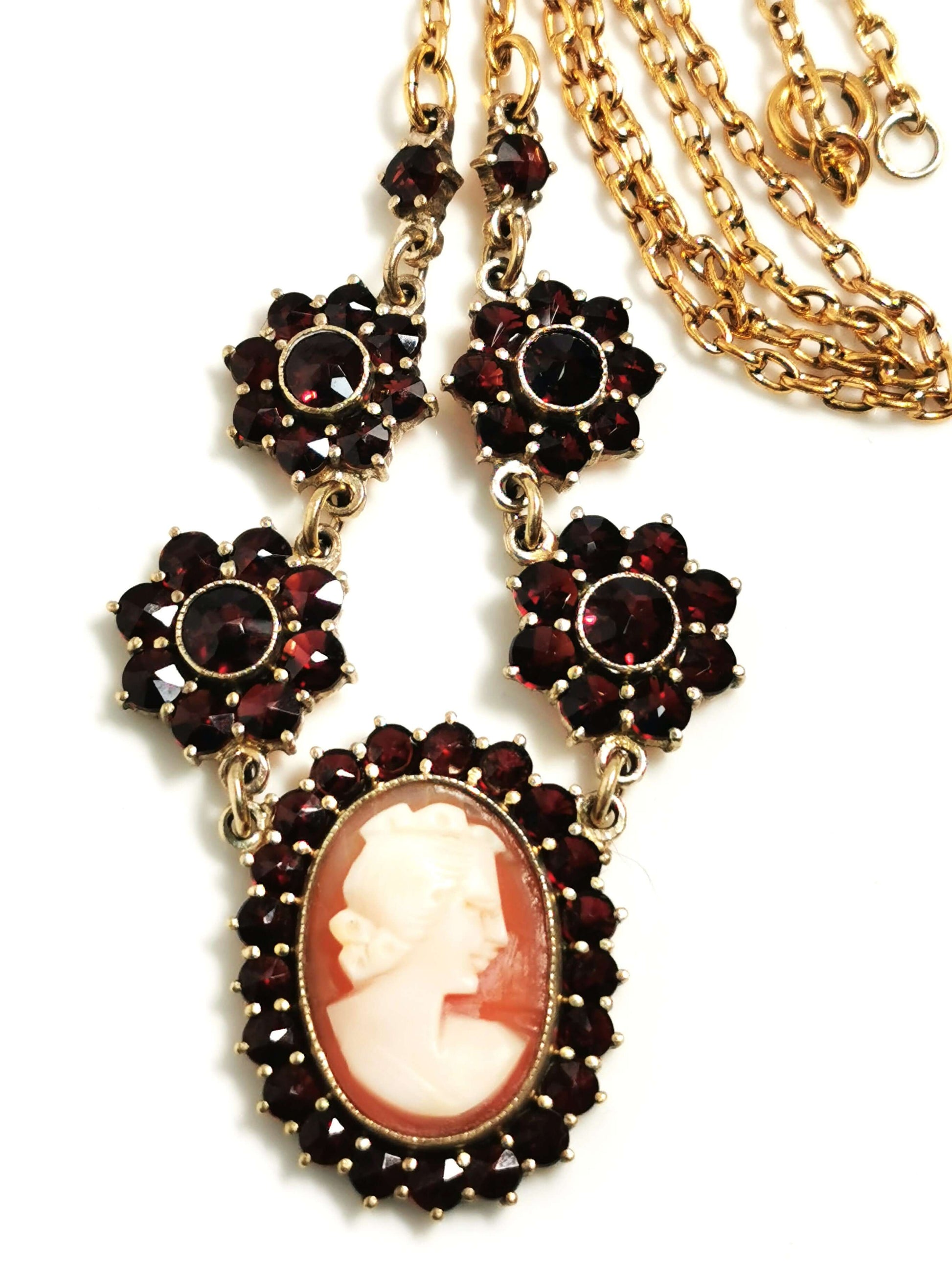Elegantes vergoldetes silbercollier mit kamee & böhmischen granaten, ca. 1900, zusätzliches detailbild
