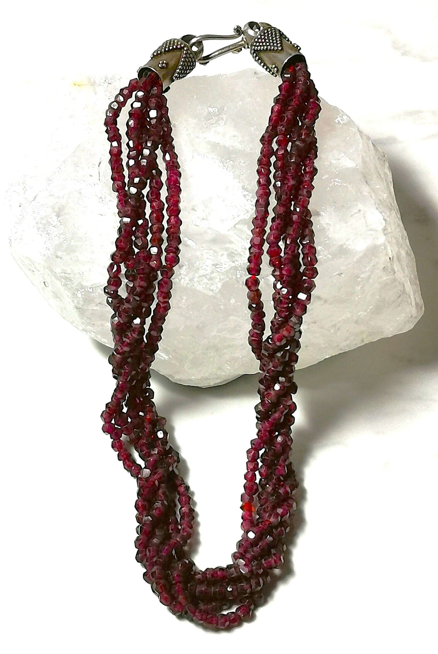 Granatcollier 5-reihig mit facettierten granaten und silberverschluss, vintage, zusätzliches detailbild