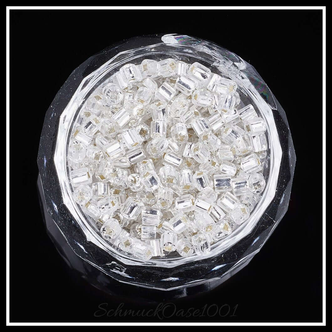 Glasperlkornperlen – silber ausgekleidet – quadratisches loch / 2–2.5 mm / 50 g, aus glas / silber ausgekleidet, quadratisches loch in der farbe rauch weiss und größe 2–2.5x2.5 mm, loch: 0.8 mm / 50 g