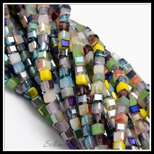 Galvanisierte glasperlenstränge – würfel / 6–7 mm / 1 strang, in der farbe mix, ausdrucksstark und ideal für auffällige designs