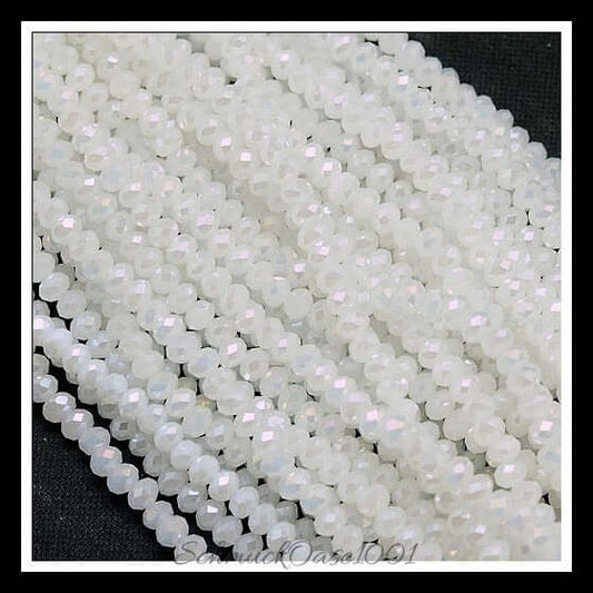 Galvanisierte glasperlen – jadeimitat, facettiert – rondelle / 4x3 mm / 1 strang, in der farbe weiß, ausdrucksstark und ideal für auffällige designs