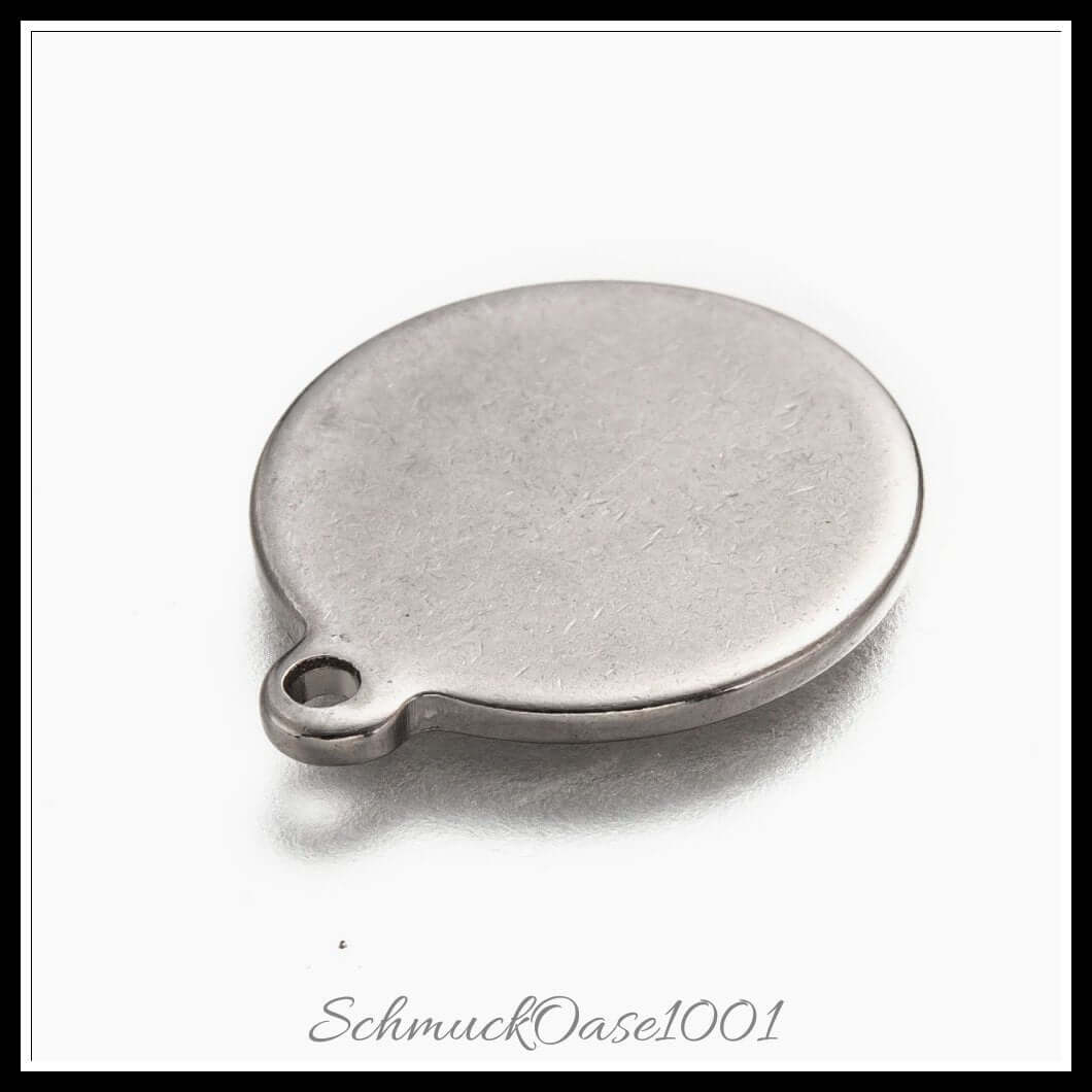 201 edelstahl anhänger – flachrund / 21x18x1.5 mm / 50 stück, aus edelstahl 201 / flachrund, stempelbar in der farbe edelstahl farbe und größe 21x18x1.5 mm, loch: 1.8 mm / 50 st.
