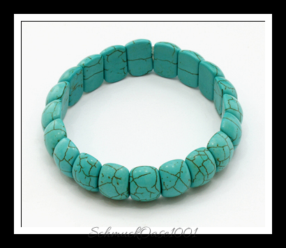 Dehnbares synthetik-perlen armband in türkis in den farben synthetische perlen, stretcharmband, gefärbt, einstellbar