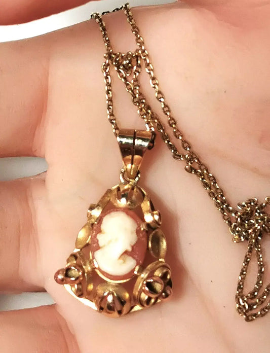 Exklusiver jugendstil-anhänger aus 585er gold mit kamee – luxus und romantik vereint, zusätzliches detailbild
