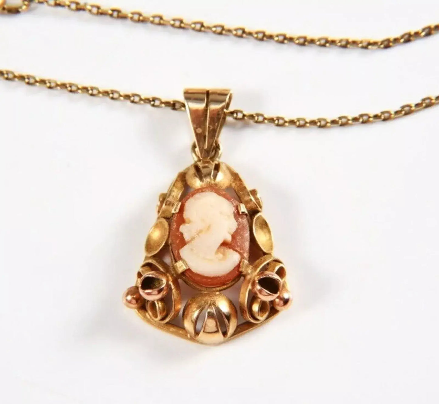 Exklusiver jugendstil-anhänger aus 585er gold mit kamee – luxus und romantik vereint, zusätzliches detailbild