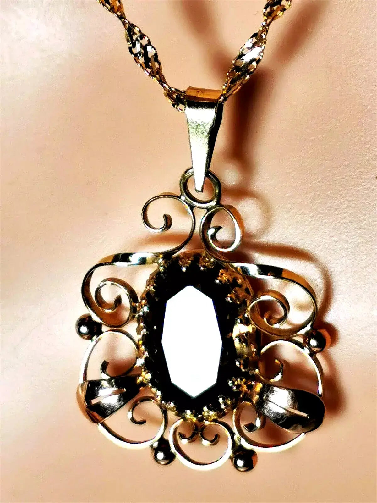 Art-deco anhänger aus 14kt rosé-gelbgold mit rauchquarz – handgefertigt, zusätzliches detailbild