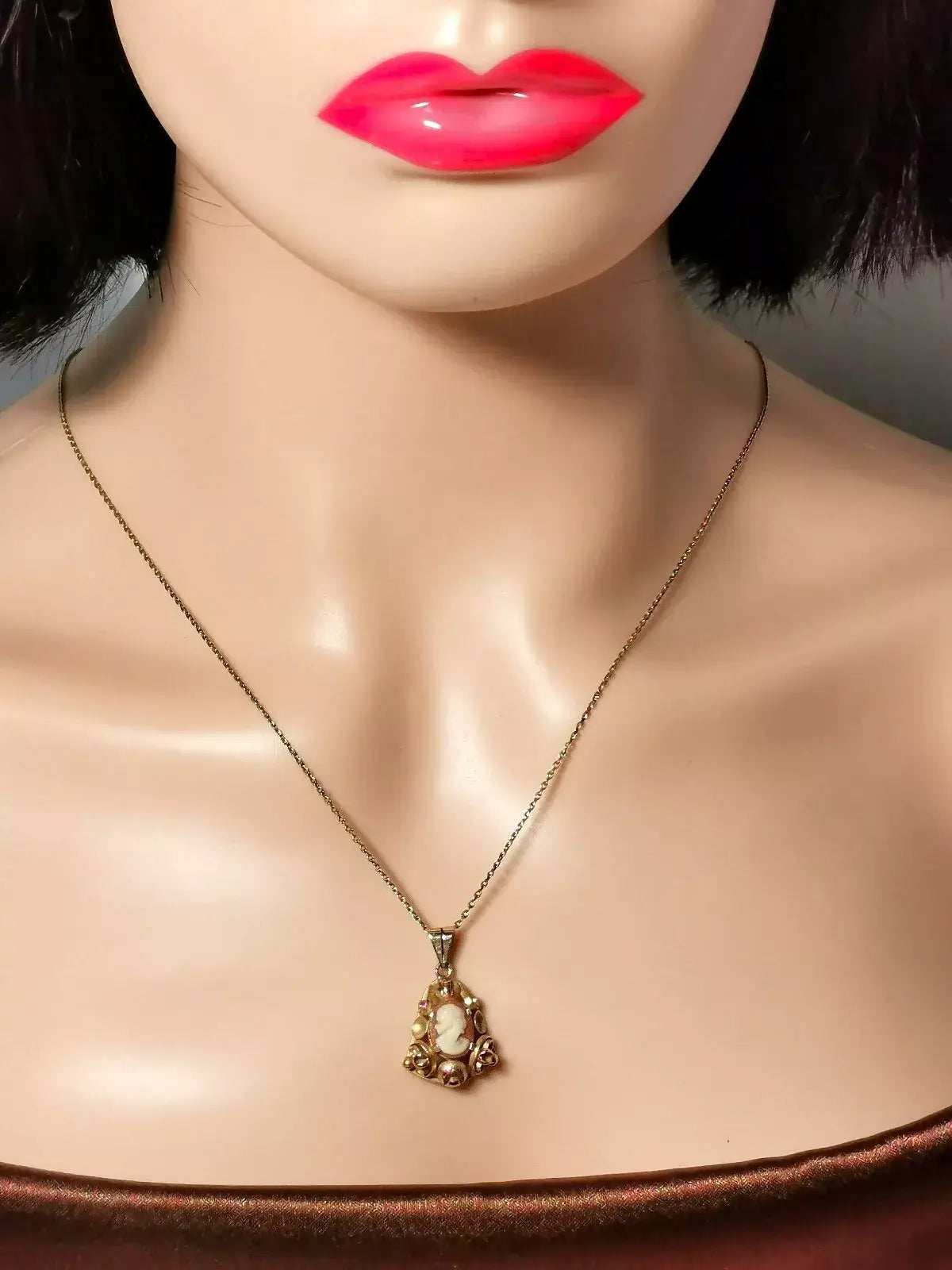 Exklusiver jugendstil-anhänger aus 585er gold mit kamee – luxus und romantik vereint, zusätzliches detailbild