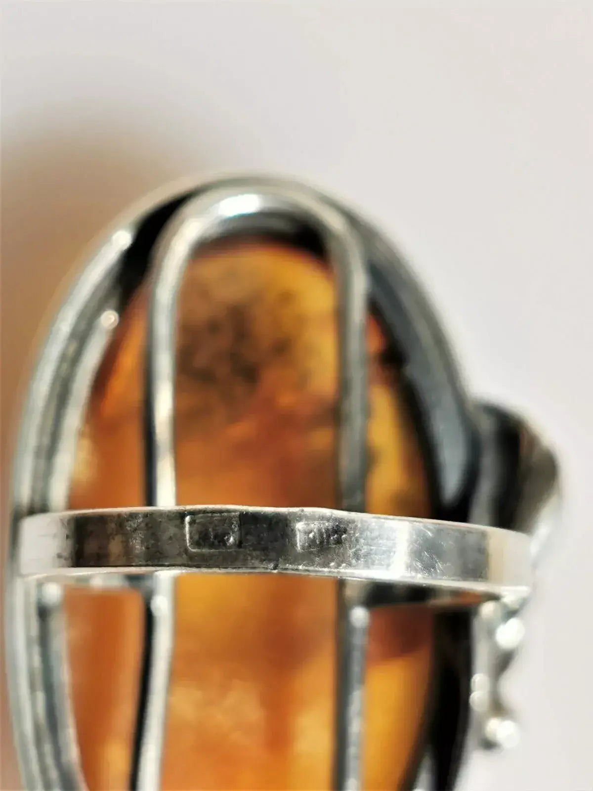 Beachtlicher vintage bernstein-ring aus 925 sterling silber, meisterarbeit um 1930, zusätzliches detailbild