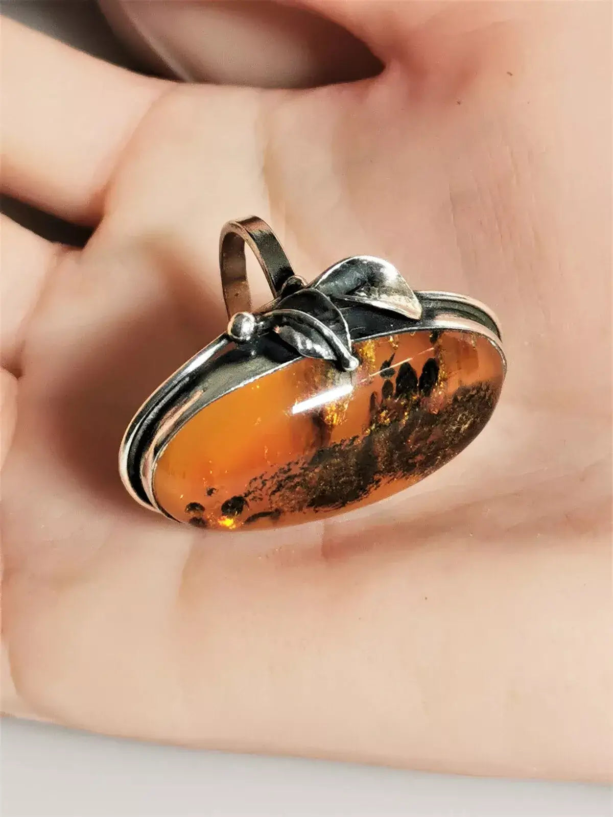 Beachtlicher vintage bernstein-ring aus 925 sterling silber, meisterarbeit um 1930, zusätzliches detailbild